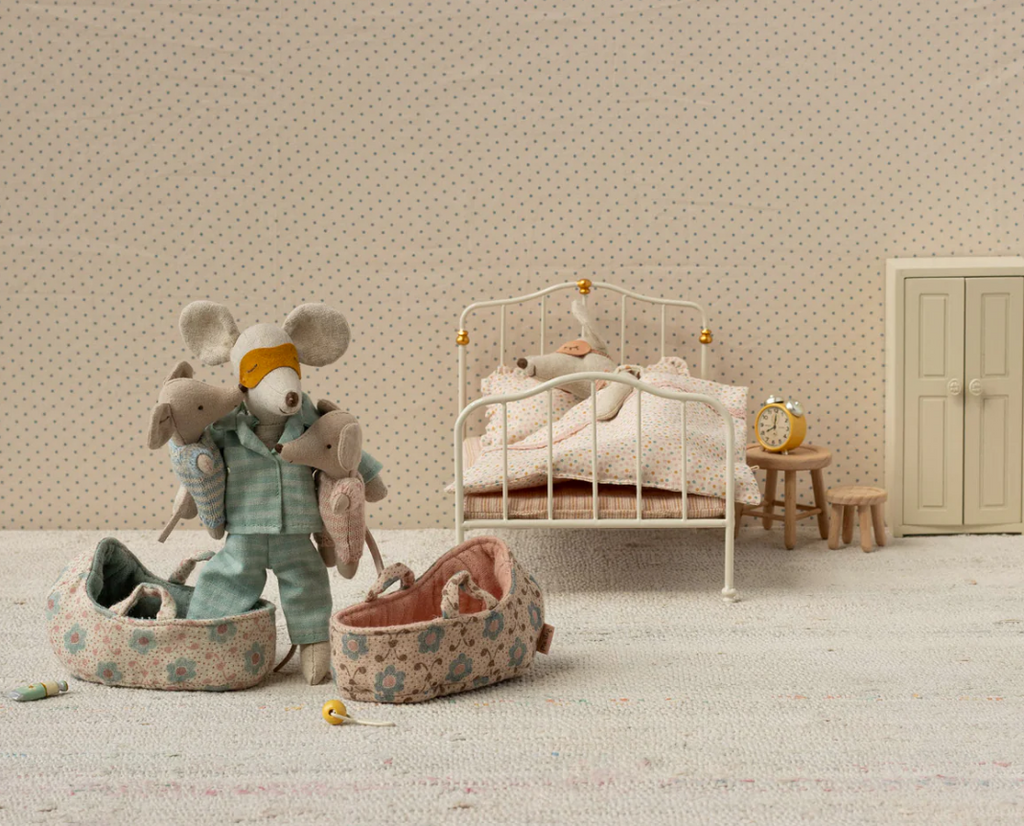 Babymaus in Tragetasche - Rose Maileg
