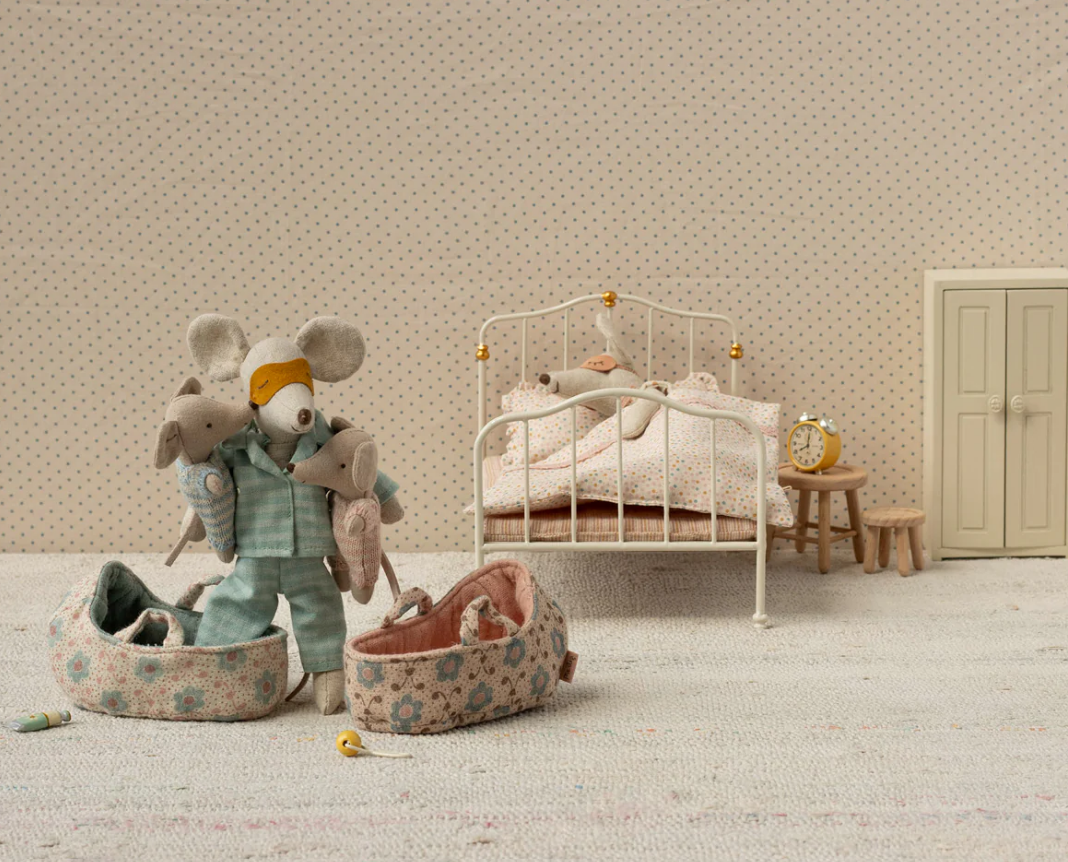 Babymaus in Tragetasche - Rose Maileg