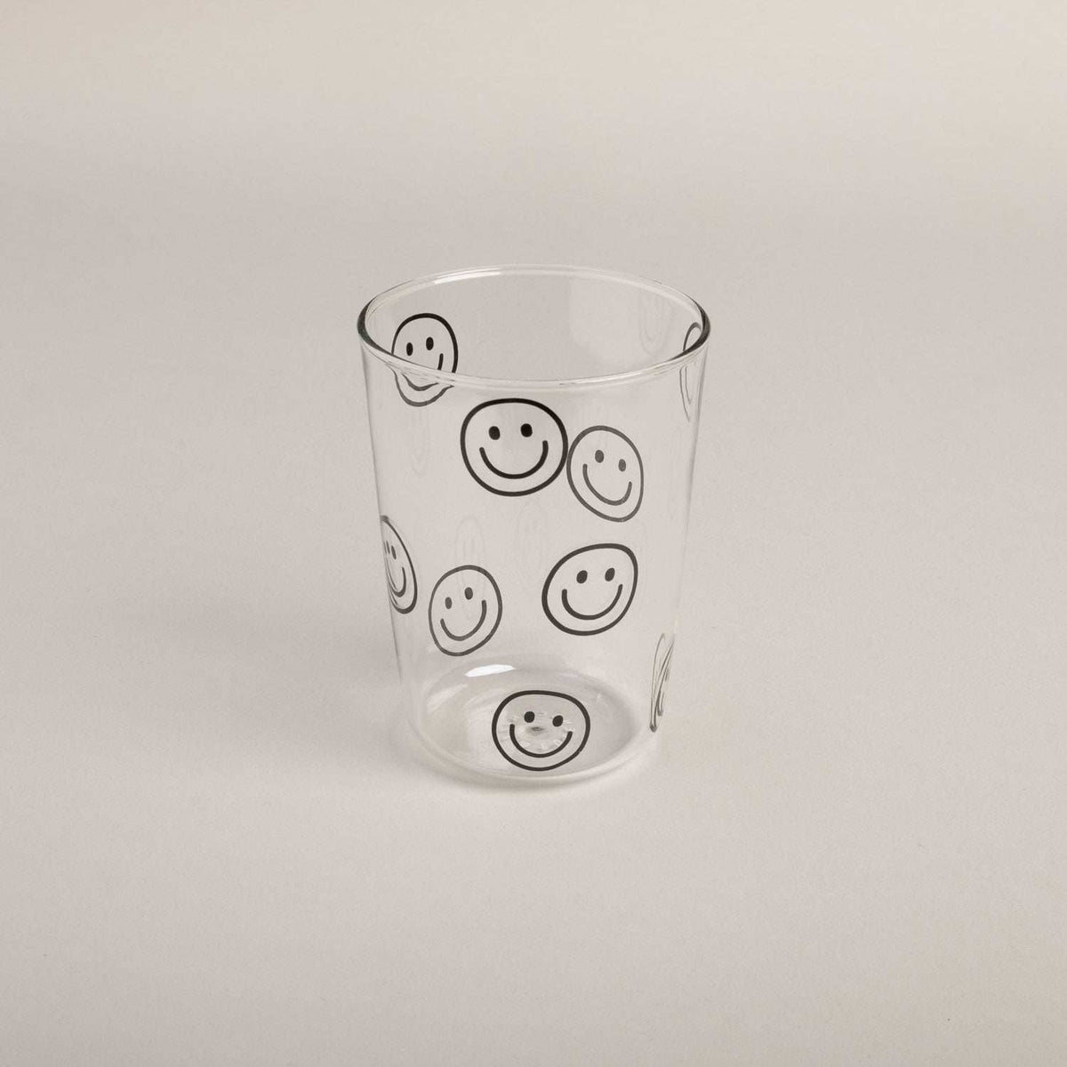 Schwarzes Trinkglas Smileys mit großem Herz, stapelbar, spülmaschinenfest, 450 ml Fassungsvermögen, für Sommer und Outdoor-Einsatz
